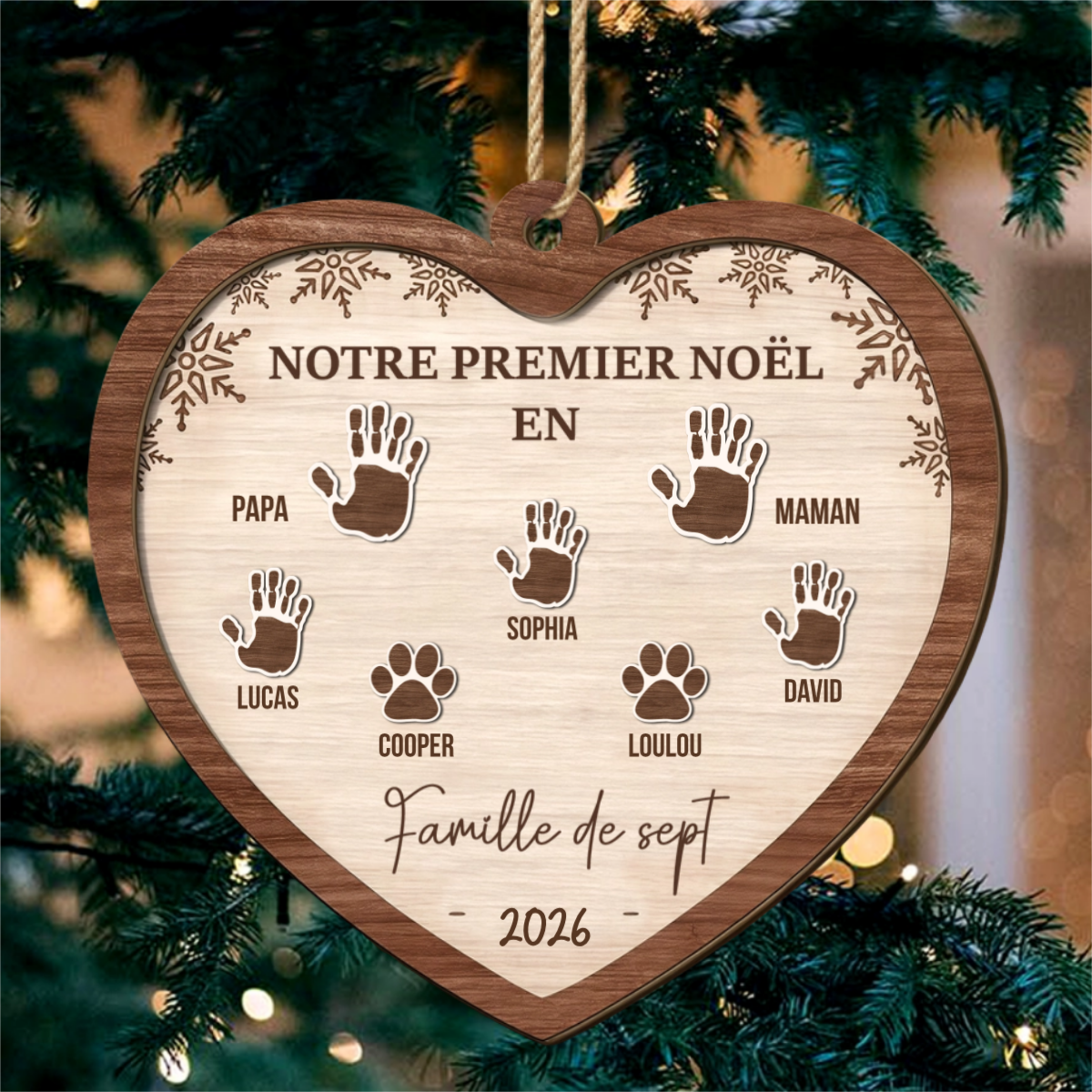 NotrePremierNoelEnFamille_CadeauPersonnaliseOrnementEnBoisA2CouchesPourLaFamille_2