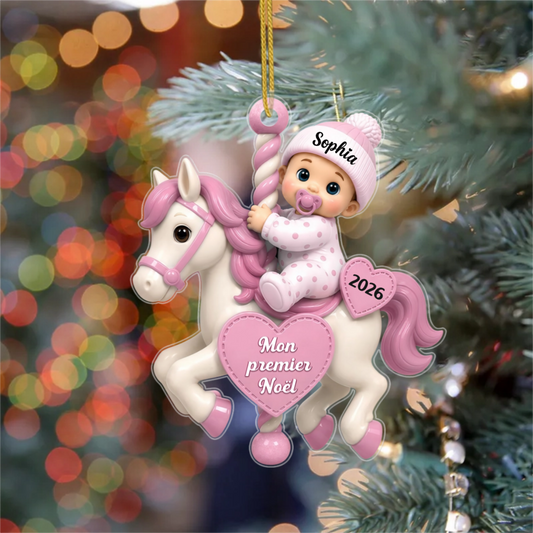 PremierNoelDeBebeDansUneMaisonCarrousel_CadeauPersonnaliseOrnementEnAcryliquePourNouveau Ne_5c1fc579 4da2 49c4 8ef5 a0f24c81e177