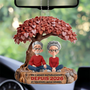 SceneDeCoupleSousUnArbreDeCoeurs_CadeauPersonnaliseOrnementEnAcryliquePourCouples_8015c2d2 e45f 458c 9bf1 f9e7561d6417